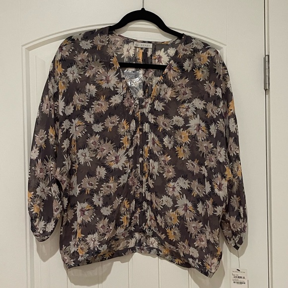 Hinge sheer crop 3/4 sleeve blouse - Picture 1 of 2